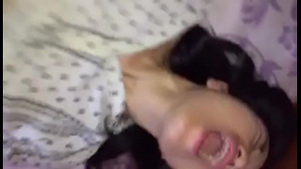 Pasangan Tiongkok Beraksi Mesra Di Rumah