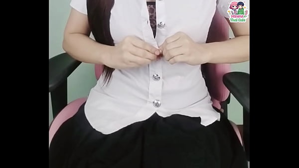 นักศึกษาสาวขวัญใจมหาชนเผยความเซ็กซี่สุดเร่าร้อน โชว์เรียวขาเนียนสวยบนโต๊ะทำงาน พร้อมจับจู๋ปอมใหญ่ยัดเยียดให้เห็นกันชัดๆ
