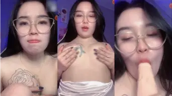 Cewek Berkacamata Genit Pengen Ngentot Kontolmu