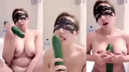 Jessy Jess Menggoda Dengan Timun Yang Menggairahkan