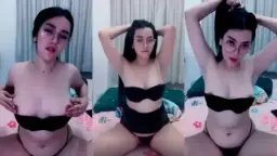 Rosa Makin Hot Dan Binal Dengan Pose Ngangkang Yang Menggoda