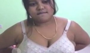Tampilan Panas Wanita India Telanjang Di Kamera