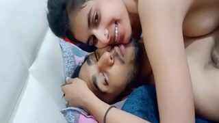 Video Mesum Cewek India Panas Digencet Pacar Nakalnya Di Kamar Hotel