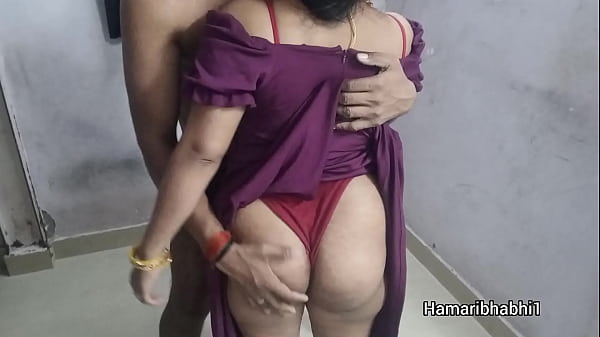 Birahi Membara, Bhabhi Tersepon Menggoda Devar Dalam Adegan Panas