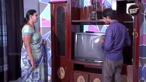 Gairah Tersembunyi: Birahi Tante Desi Dan Tukang Kabel Yang Menggoda