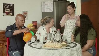 Rumah Mesum – Suami Ditanduk, Ibu Gatal, Dan Pembantu Nyepong Semua Orang | Emme White, Alessandra Maia, Agatha Ludovino, Capoeira.