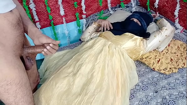 Gadis India Berpakaian Kuning, Vagina Basahnya Ditusuki Penis Besar Pria India Dalam Adegan Seks Brutal Di Situs Dewasa.
