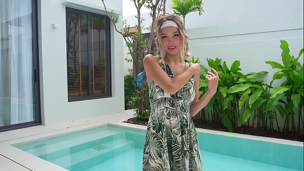 Pijat Sensual Untuk Gadis Asia Langsing Yang Salah Tempat
