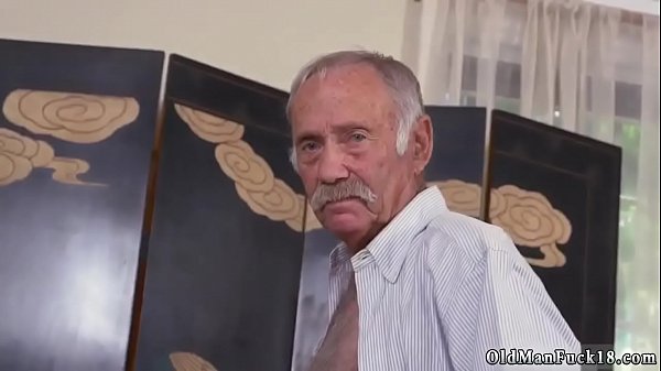 Nenek Panas Merayu Pemuda Dan Beruang Tua Untuk Petualangan Seksual Pertama Ke Selatan