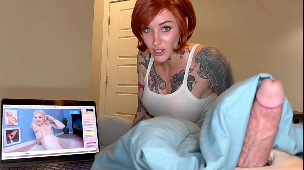 Ibu Tiri Menangkapmu Masturbasi Sambil Menatap Adik Tiri Di Webcam