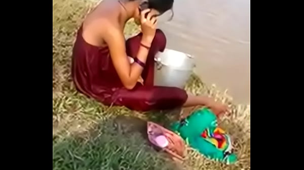 Desi Bhabhi Mandi Telanjang Di Tempat Umum