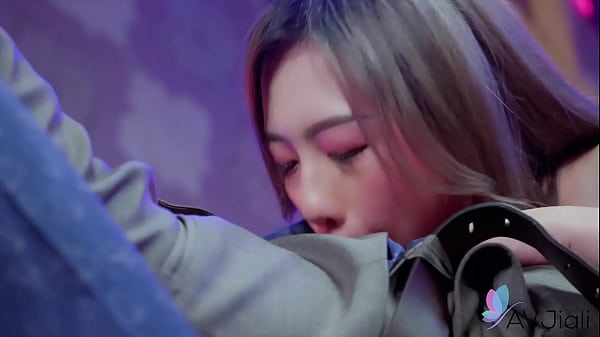 Gadis Panas Tiongkok Lin Siyu Sedang Menghisap Kontol Dan Ditusuk Dengan Kasar.