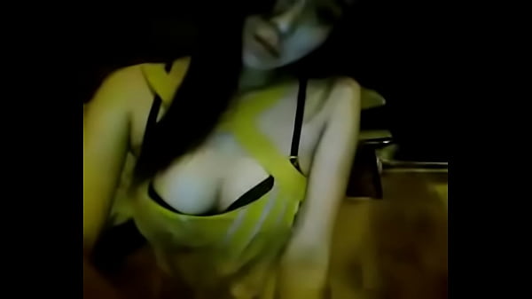Gadis Indonesia Menggairahkan Tampil Di Kamera