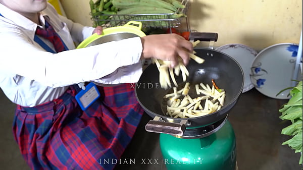Gadis India Yang Menggoda, Adik Tiriku Yang Panas, Adegan Intim Yang Liar Dalam Bahasa Hindi
