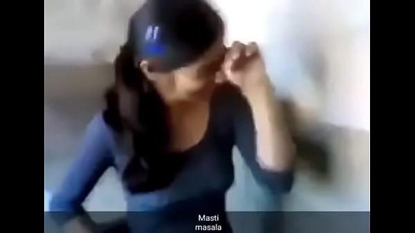 Gadis Desi Panas Membuka Pakaian Dengan Penuh Gairah