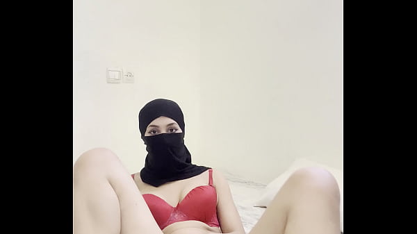 Gadis Arab Berhijab Nikab Menggairahkan Dirinya, Mainkan Memek, Gosok Klitoris, Fantasi Erotis Muslimah Sendirian