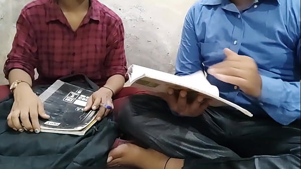 कॉलेज की लड़की पढ़ाई में लापरवाह, तो टीचर ने जमकर चोदा