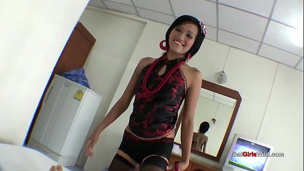 Jilatan Liarnya Bikin Nafsu Meledak, Cewek Thailand Ini Jago Banget Ngewe