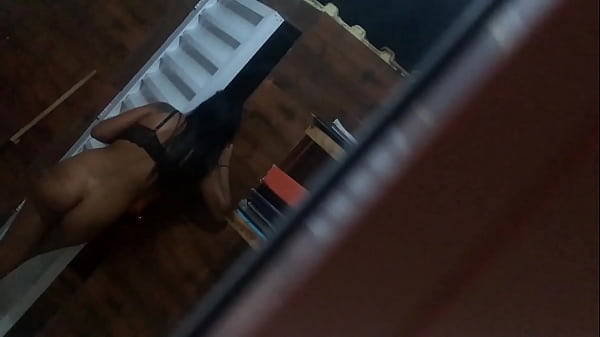 Novinha Pelada Recebendo O Entregador Com Tesão: Instagram: @annebruna22