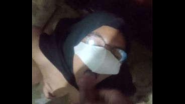 Gadis Indonesia Bercinta Di Kamar Mandi Sambil Meneguk Air Seni