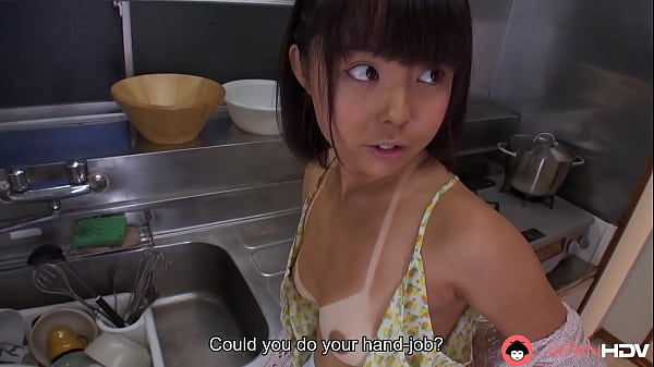 Tomoyo Isumi, Ibu Rumah Tangga Jepang Yang Kecokelatan, Memberikan Kenikmatan Oral Tanpa Sensor.