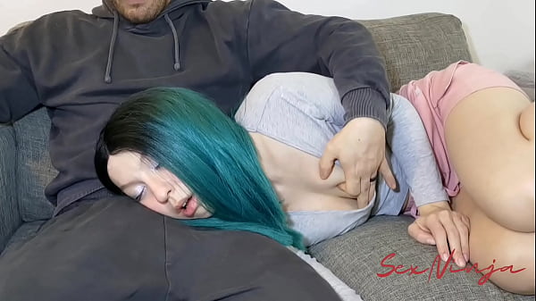 Menggoda Kakak Tiriku Dengan Paha Yang Menggairahkan Untuk Tidur Yang Panas