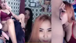 Moza Memerintahkan Sahabat Karibnya Untuk Menjilati Vagina Miliknya