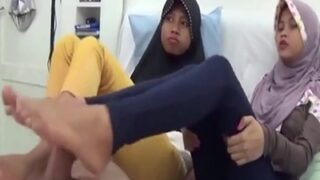 Video Panas Dua Cewek 18 Tahun Bangladesh Saling Usap Dengan Kaki