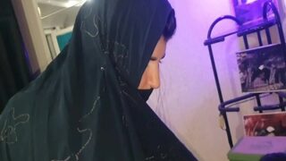 Video Panas Pria Bangladesh Dengan Pembantu Hijabnya