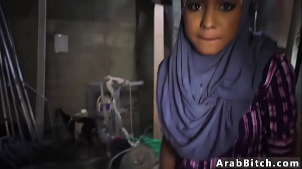 Titit Arab Keras, Pantat Montok Jatuh Di Titik 23 Km Dari Pangkalan