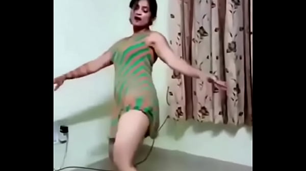 Tarian Menggoda Gadis Desi Yang Menggairahkan