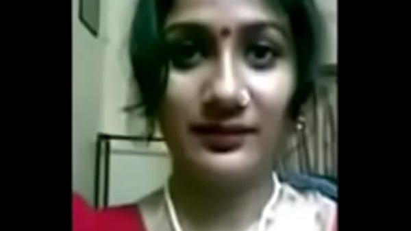 Desi Bengali Ibu Rumah Tangga Dengan Payudara Besar Yang Menggoda