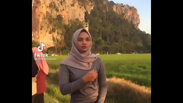 Goyang Maut Bertudung, Menggoda Hingga Tak Tertahankan