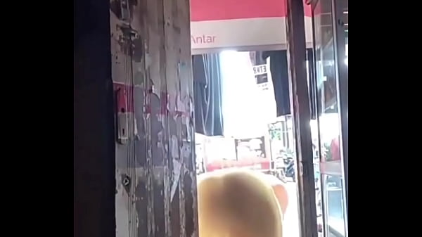Goyangan Panas Di Terik Matahari, Jemur Baju Berubah Jadi Ajang Bercinta