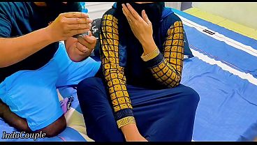 Adik Tiri Berhijab Tunjukkan Memeknya Untuk Dimainkan, Tapi Kakak Tiri Salah Masukkan Mainan Ke Lubang Pantat