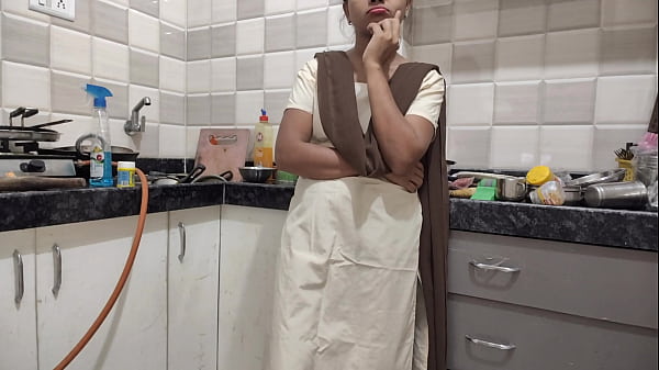 देसी कॉलेज लड़की घर आते ही अपने सौतेले भाई के साथ जंगली सेक्स में मस्त हो गई