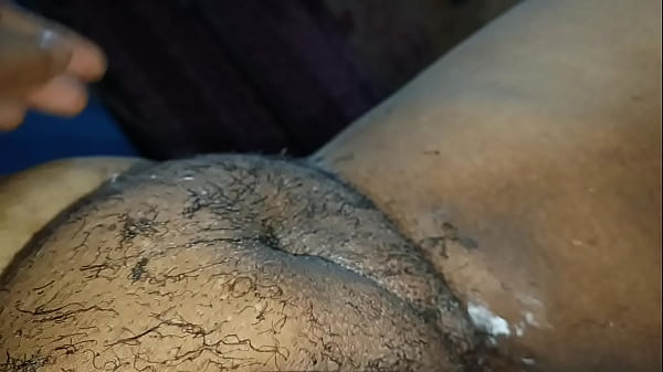 Pemangkasan Bulu Kemaluan Istri Desi Yang Menggoda Oleh Suami