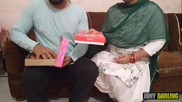 Diwali Ki Raat Maami Ki Rasili Choot Mein Patakhe Fodkar Manaayi Maza Bharpoor Diwali