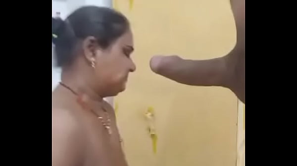 Es Krim Panas Menyemprot Tante India Yang Bergairah