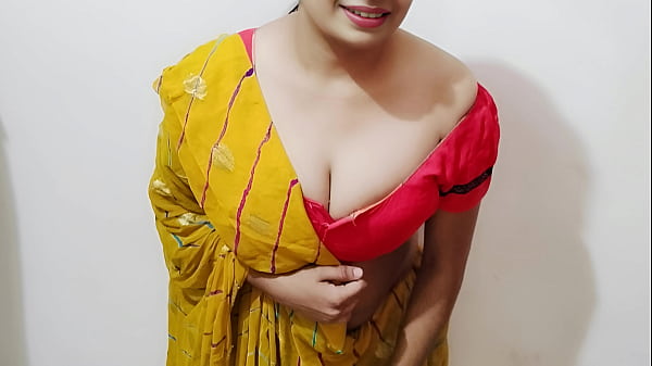 भाभी ने देवर का हाथ में लंड पकड़ा और फिर उसके बड़े लंड से खुद को चुदवाया