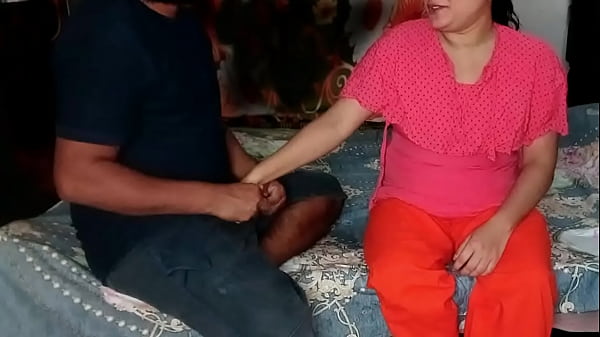 Pembantu India Menggoda Perjaka Di Balik Pintu