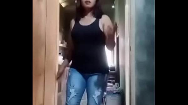 Istri Nakal Menggoda Di Meja Dapur