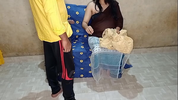 ससुराल में पहली बार दामाद ने सास को चोदा, हिंदी में गंदी आवाज़