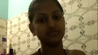 Danda Cewek Desi Lagi Colmek Sambil Selfie Telanjang Di Kamar Mandi