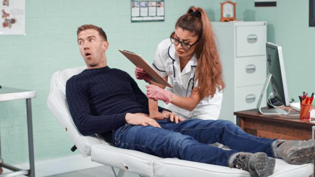 Doktor Kontol Dalam Praktek! Siap-siap Dicocol Sampai Ke Dasar Tenggorokan!