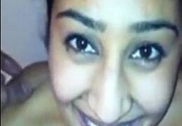 Gadis Delhi Ngocok Kontol Pacarnya Di Kamar Mandi, Bibir Merah Basah Ngejilat Batang Keras Sampai Keluar Air Mani.