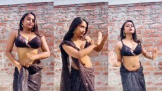 Gadis Desi Menggoyangkan Tubuhnya Dengan Sensual Demi Tambahan Penonton