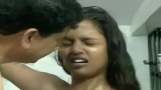 Gairah Terlarang Di Kamar Mandi Dengan Putri Tiri Dalam Film Biru India