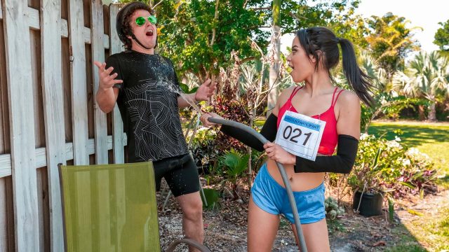 Maya Bijou Menemani Latihan Maraton Dengan Coach Robby Echo Yang Menggoda