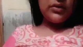 Savita, Bhabhi India Yang Seksi, Memamerkan Payudara Montoknya